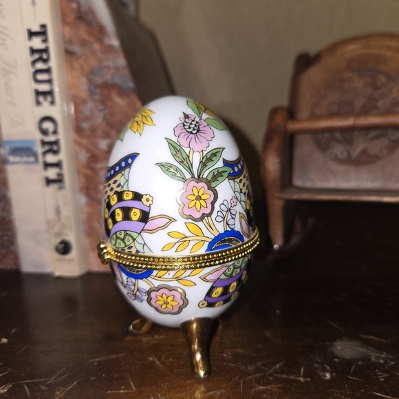 Vintage Porcelain Egg Trinker Box - Picture 4 of 6